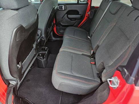 Used 2025 Jeep Wrangler Unlimited Rubicon image 25