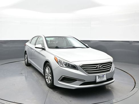 Used 2017 Hyundai Sonata SE image 3