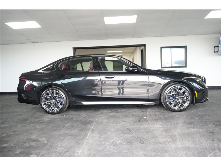 Used 2025 BMW 530i w/ M Sport Package RWD image 8