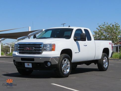 Used 2013 GMC Sierra 2500 SLT w/ SLT Convenience Package AWD/4WD image 5