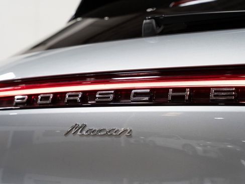 Used 2024 Porsche Macan image 9