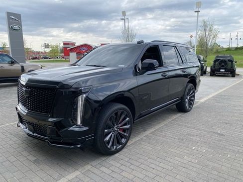 Used 2025 Cadillac Escalade V AWD/4WD image 8