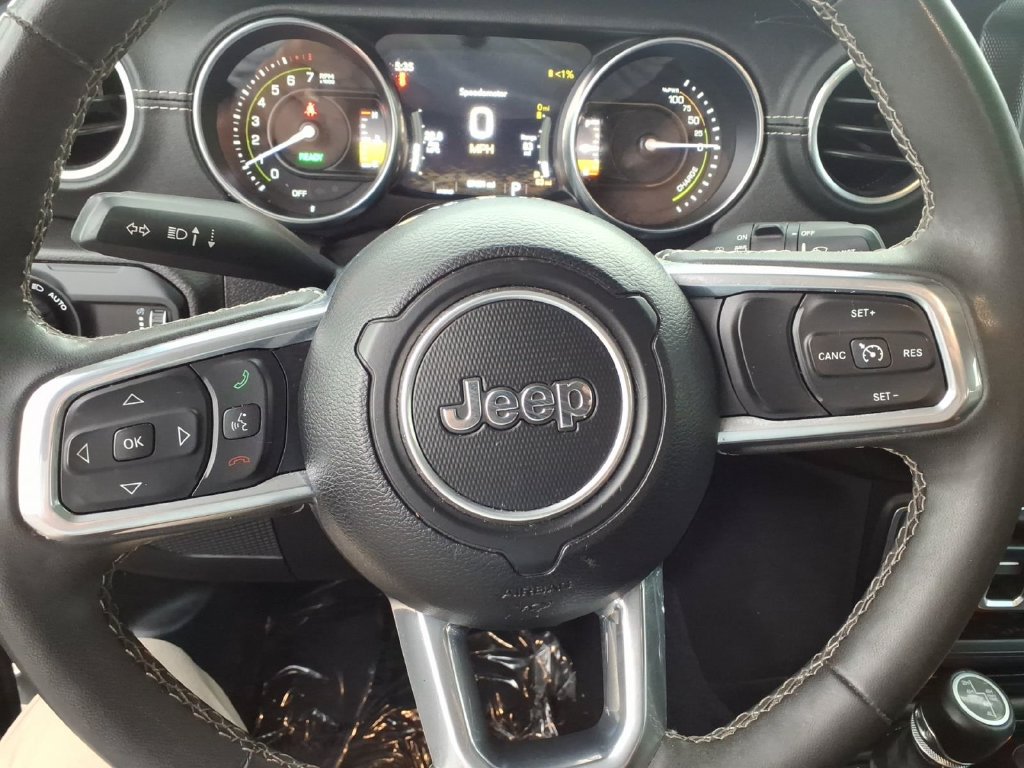 Used 2023 Jeep Wrangler Unlimited Sahara w/ Cold Weather Group AWD/4WD image 12