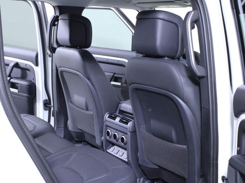 Used 2025 Land Rover Defender 110 S image 13