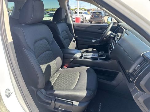 Used 2025 Nissan Pathfinder SV FWD image 11