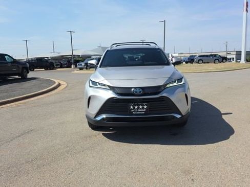 Used 2021 Toyota Venza Limited image 3