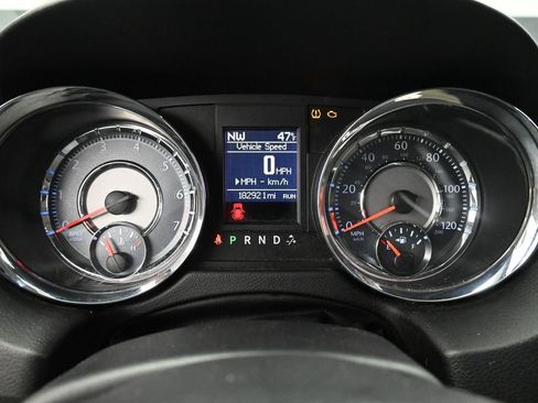 Used 2013 Chrysler Town & Country Touring image 34