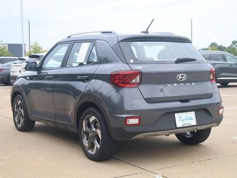 Used 2025 Hyundai Venue SEL FWD image 7