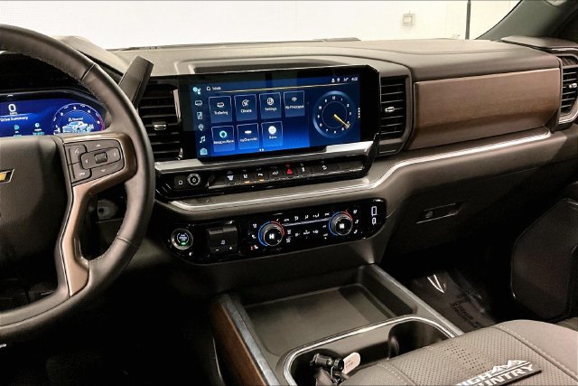 Used 2024 Chevrolet Silverado 2500 High Country w/ Technology Package AWD/4WD image 7