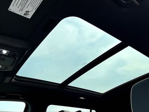 New 2025 Chevrolet Suburban Premier image 15