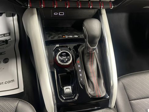 Used 2024 GMC Canyon AT4X AWD/4WD image 12