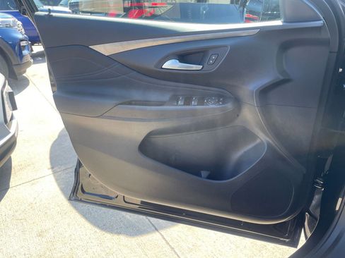 Used 2025 Buick Envista Sport Touring image 20