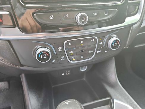 Used 2020 Chevrolet Traverse LT w/ LT Premium Package FWD image 26
