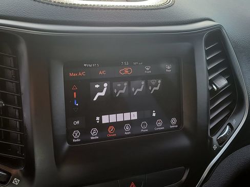 Used 2020 Jeep Cherokee Latitude AWD/4WD image 23