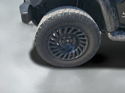 Used 2019 Jeep Wrangler Unlimited Sahara AWD/4WD image 27