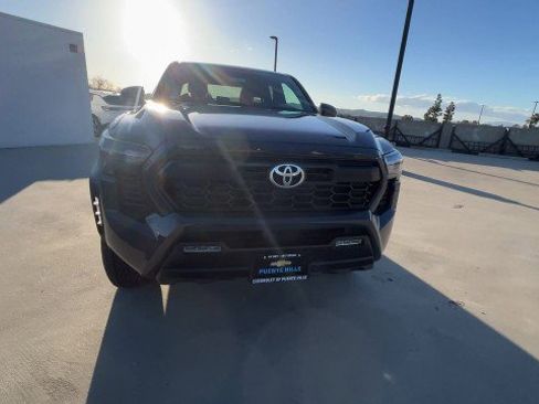 Used 2025 Toyota Tacoma TRD Off-Road image 3