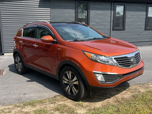 Used 2011 Kia Sportage EX w/ Premium Pkg w/Leather Seats image 2