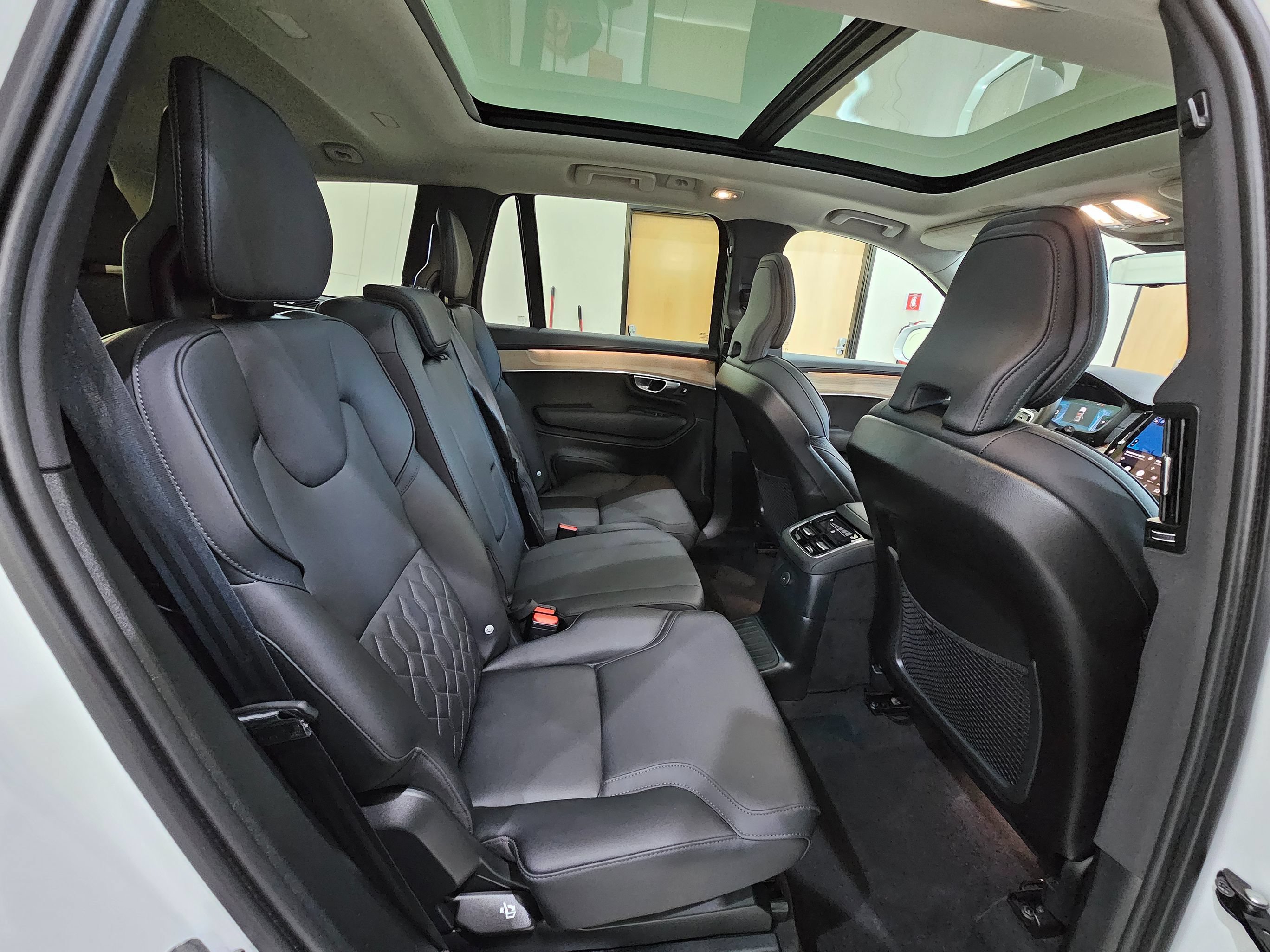 Used 2025 Volvo XC90 T8 Core w/ Climate Package AWD/4WD image 36