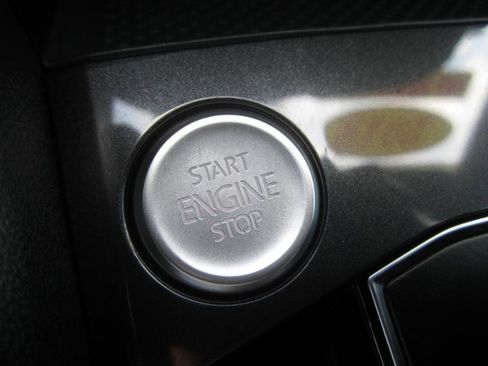 Used 2019 Volkswagen Tiguan SE image 28