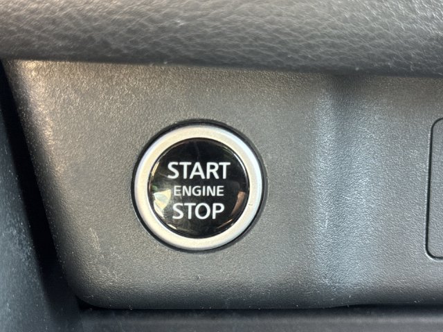 Used 2023 Nissan Rogue S AWD/4WD image 18