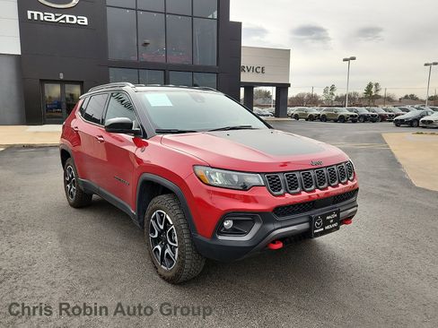 Used 2025 Jeep Compass Trailhawk AWD/4WD image 1