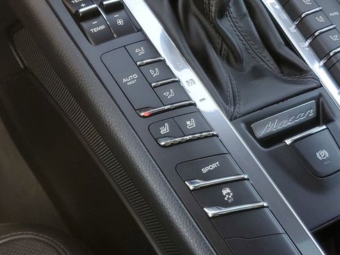 Used 2018 Porsche Macan S image 29