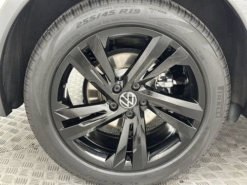 Certified 2024 Volkswagen Tiguan SE R-Line AWD/4WD image 11