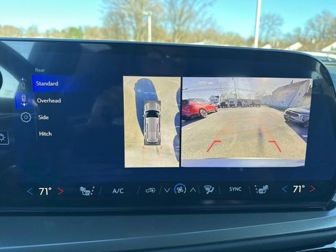 New 2026 Chevrolet Traverse LT w/ Driver Confidence Package AWD/4WD image 17