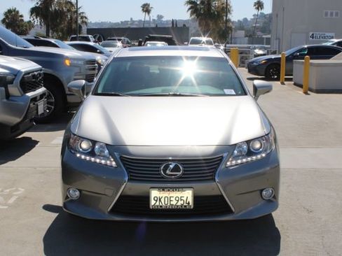Used 2015 Lexus ES 350 w/ Premium Package FWD image 2