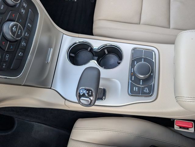 Used 2014 Jeep Grand Cherokee Limited w/ Luxury Group II AWD/4WD image 17