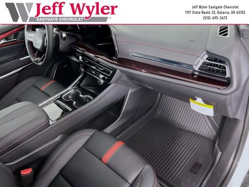 New 2026 Chevrolet Traverse RS w/ LPO, Floor Liner Package FWD image 23