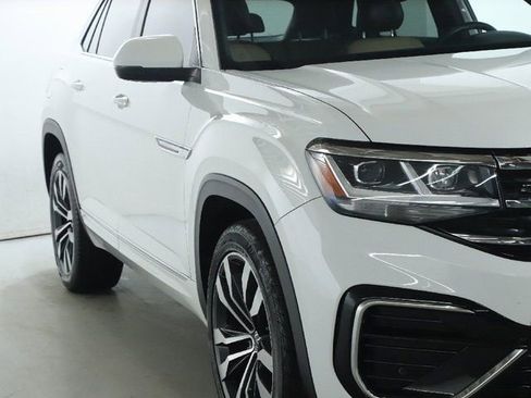 Used 2021 Volkswagen Atlas Cross Sport SEL R-Line w/ Luggage Net & Mats Package image 12