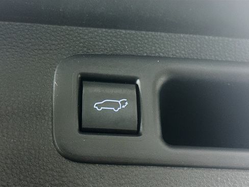 Used 2021 Toyota Highlander XSE FWD image 32
