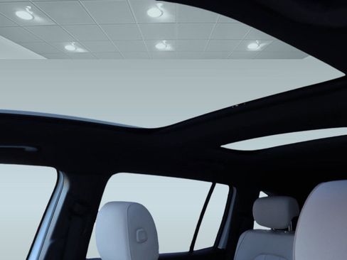 Used 2025 Mercedes-Benz GLB 250 image 31