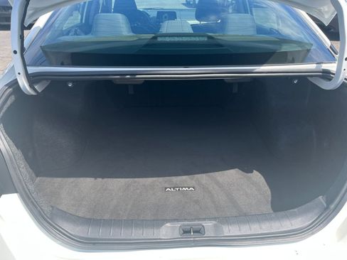 Used 2025 Nissan Altima 2.5 SV FWD image 31