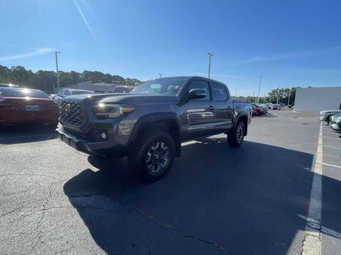 Used 2022 Toyota Tacoma TRD Off-Road AWD/4WD image 3
