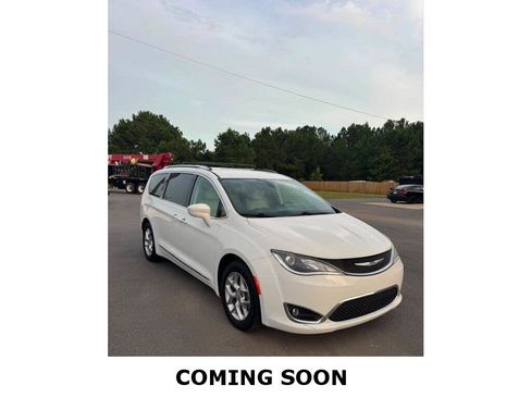 Used 2019 Chrysler Pacifica Touring-L FWD image 1
