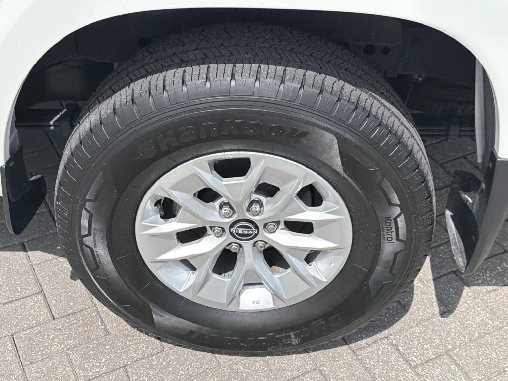 Used 2024 Nissan Frontier SV w/ Tow Package RWD image 32