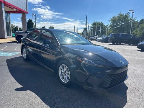 Used 2025 Toyota Camry LE FWD image 9