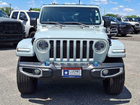 Used 2023 Jeep Wrangler Unlimited Sahara w/ Dual Top Group AWD/4WD image 4