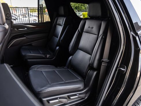 Used 2024 Cadillac Escalade Luxury RWD image 31