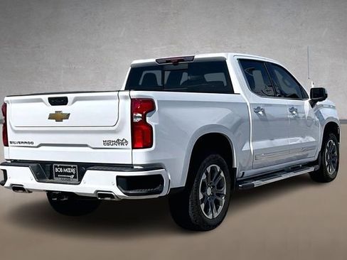Used 2024 Chevrolet Silverado 1500 High Country w/ Technology Package AWD/4WD image 2