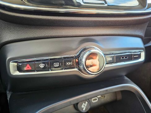 Certified 2025 Volvo XC40 B5 Plus w/ Climate Package image 31