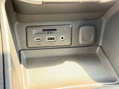 Used 2024 GMC Terrain SLT AWD/4WD image 33