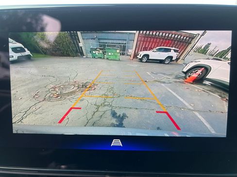 Used 2025 Chevrolet Trax LT w/ LT Convenience Package image 17