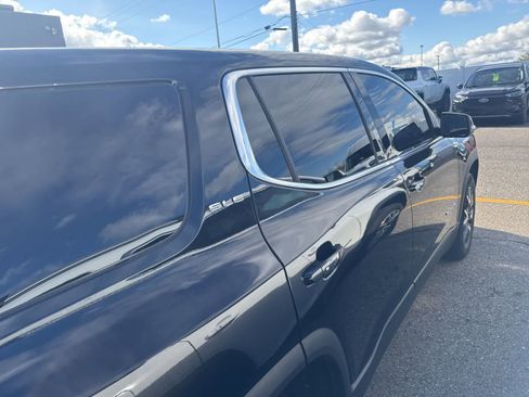 Used 2021 GMC Acadia SLE FWD image 11