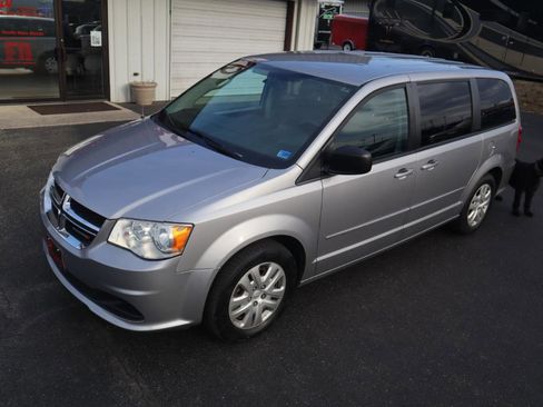 Used 2017 Dodge Grand Caravan SE image 24