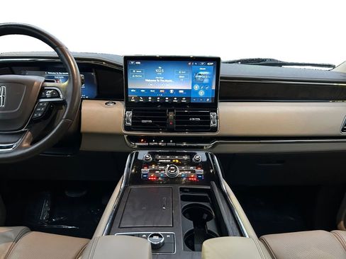 Used 2023 Lincoln Navigator Reserve image 12