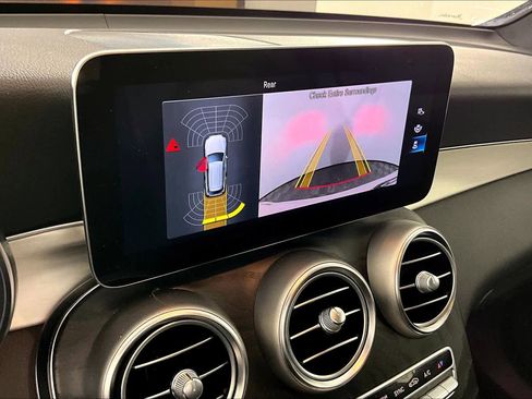 Used 2021 Mercedes-Benz GLC 300 image 25