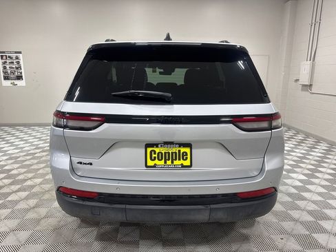 Used 2025 Jeep Grand Cherokee Altitude image 12